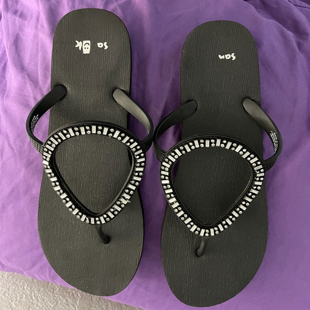Sanuk flip flops size 10